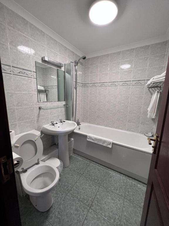 Lochway Hotel Дъмбартън Екстериор снимка
